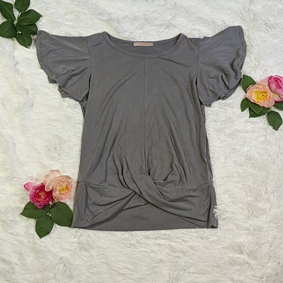 Casual Couture Tops - ‼️BOGO‼️🆕 Casual Couture Knotted Tee